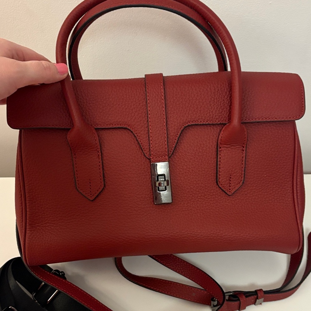Chic Red Satchel Bag with Two Crossbody Straps - Picture 2 of 8